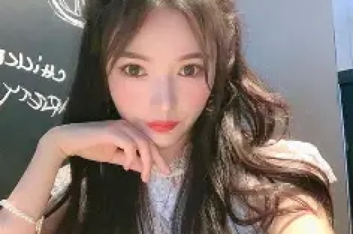 顶流女星红毯互撕太刺激！站位暗战+造型翻车现场曝光内娱潜规则被扒
