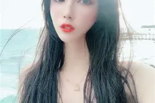 德云社孙越近期陷入耍大牌争议事发停车场路人偶遇上前问好索要签名虽口头应声却未停下脚步径直上车离开这段视频流出后引发网友